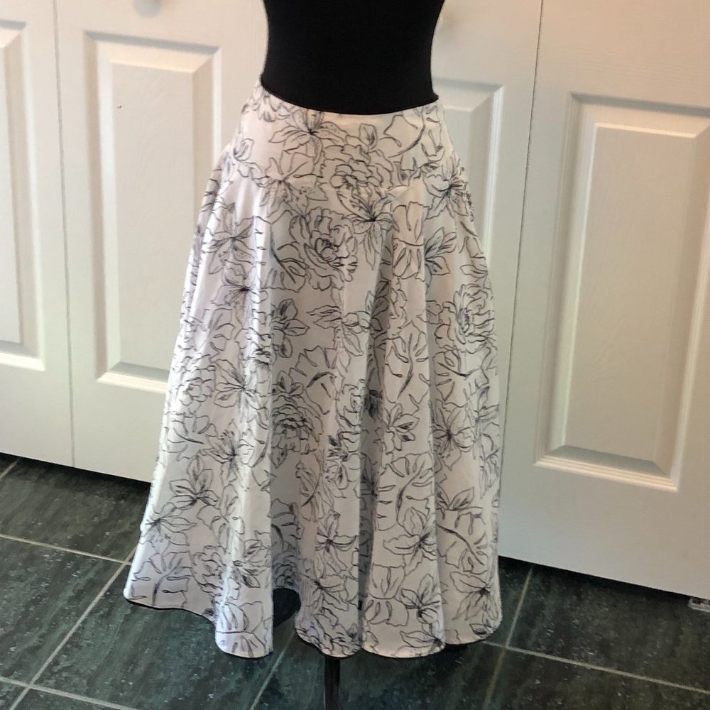 Jones New York skirt - cool and summery - size 8 - Picture 5 of 8
